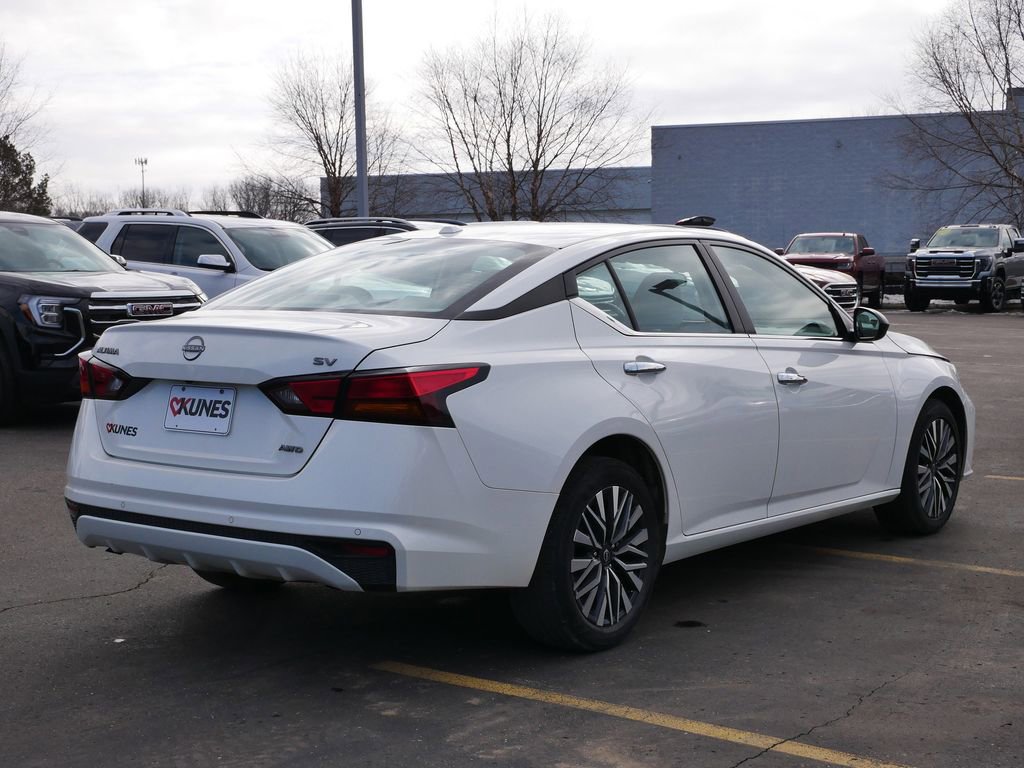 Used 2024 Nissan Altima 2.5 SV AWD/4WD image 9
