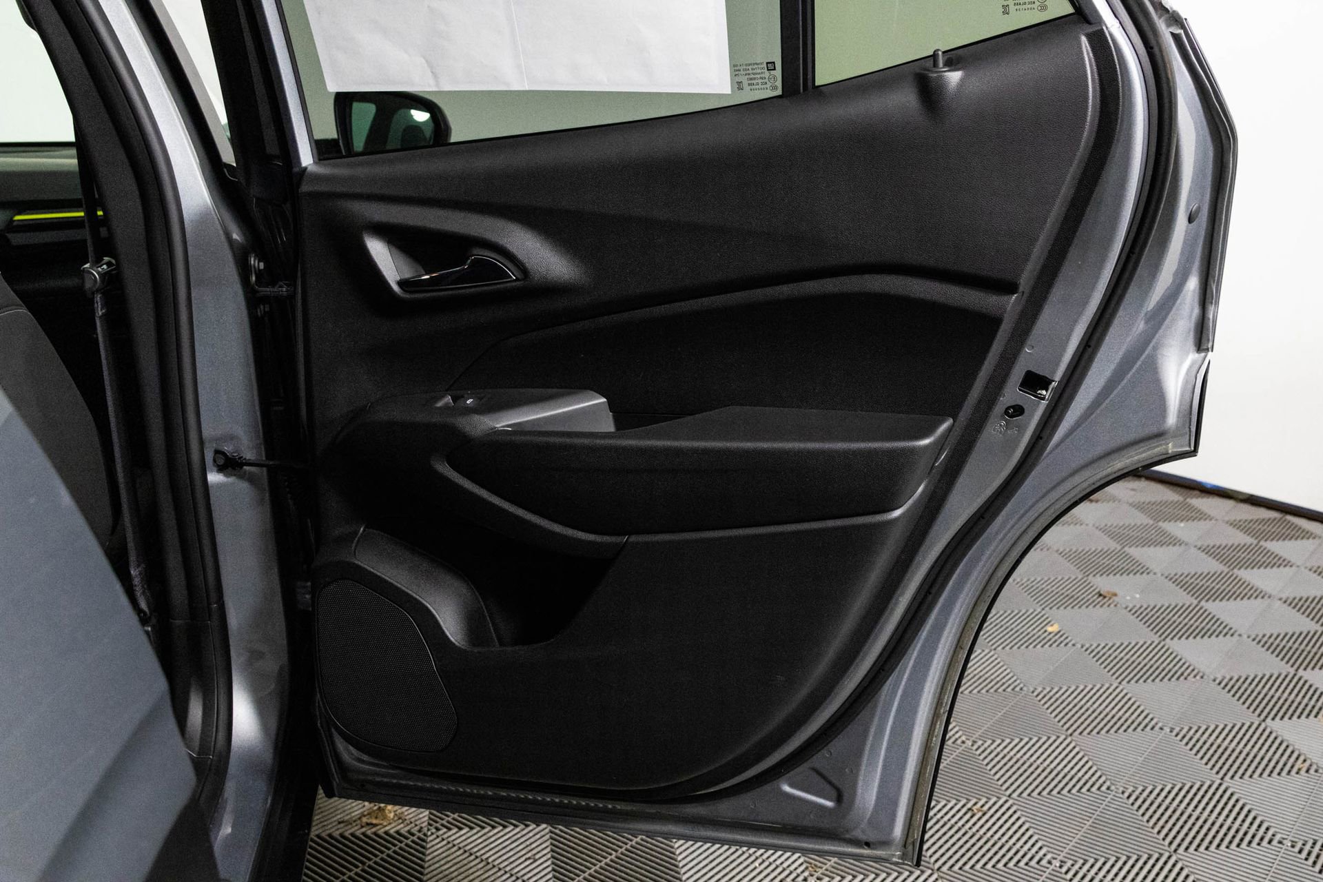 Used 2024 Chevrolet Trax ACTIV w/ Sunroof Package image 39