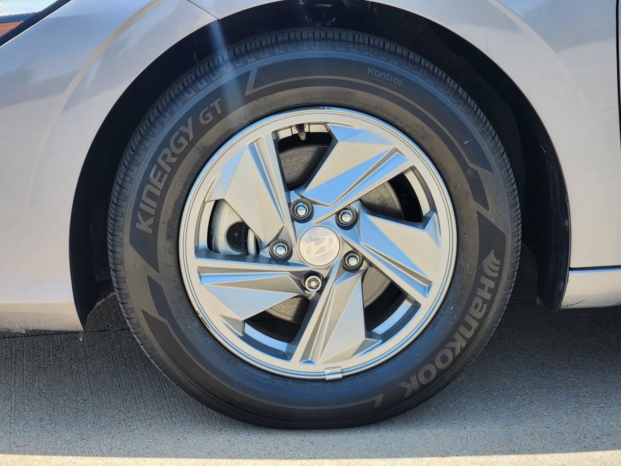 Certified 2025 Hyundai Elantra SE FWD image 9
