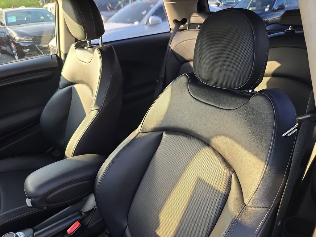 Used 2016 MINI Cooper 2-Door Hardtop image 15