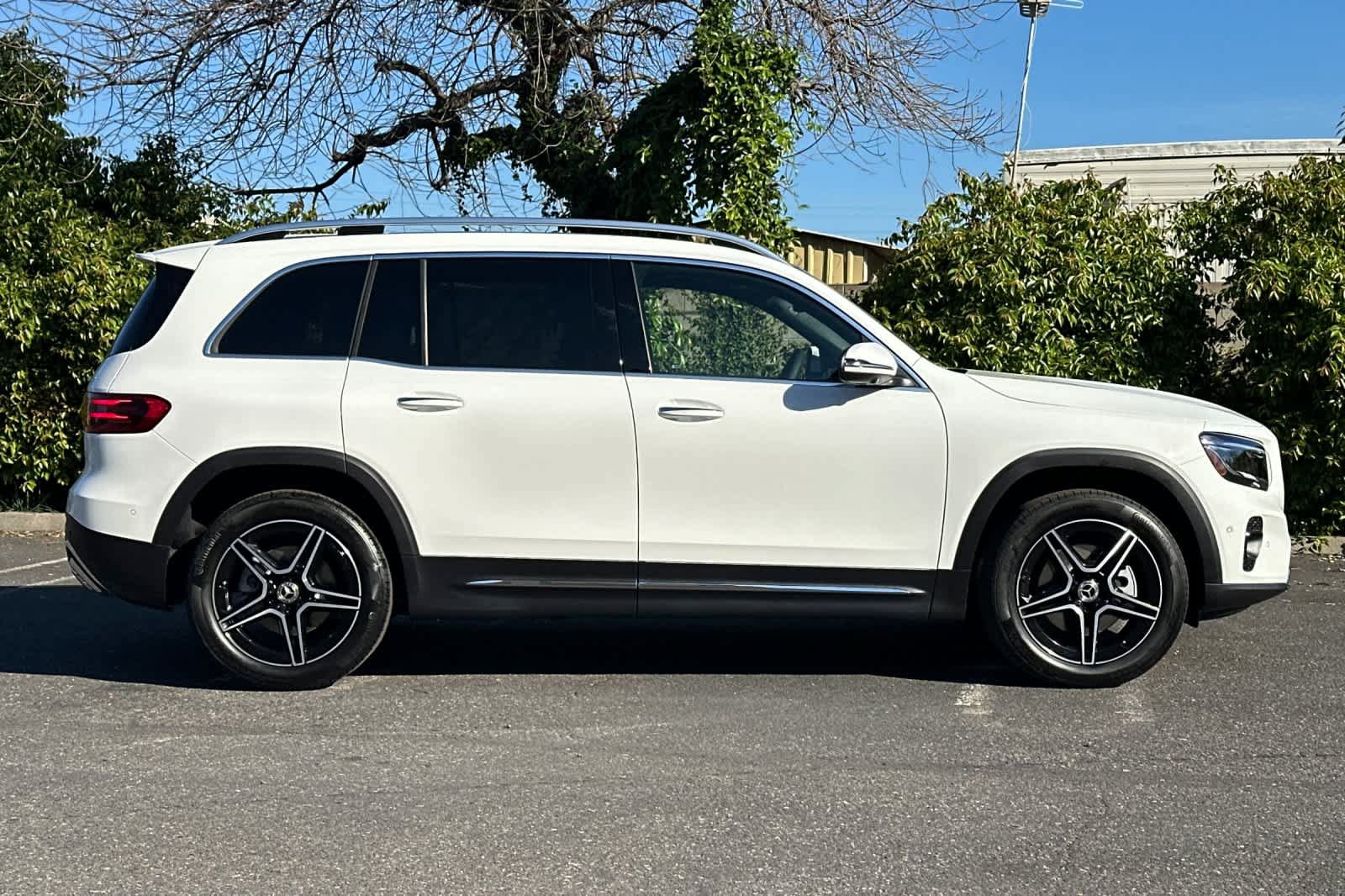 New 2026 Mercedes-Benz GLB 250 4MATIC image 2