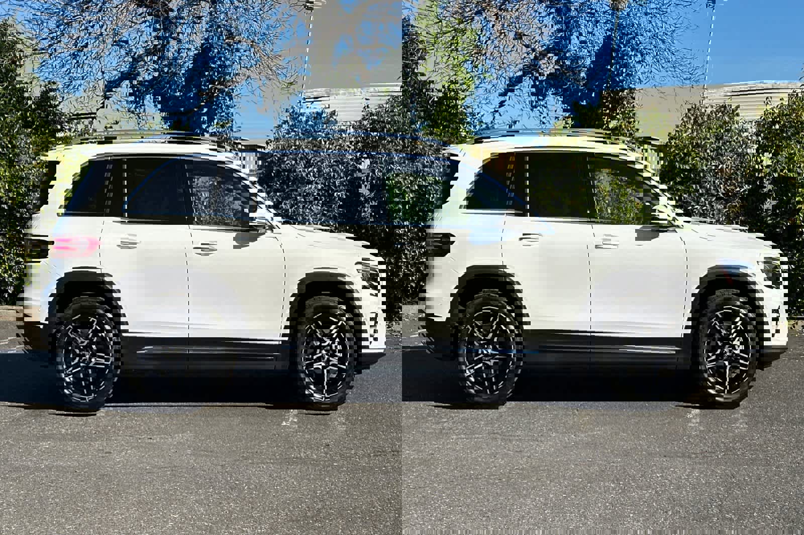 New 2026 Mercedes-Benz GLB 250 4MATIC image 2