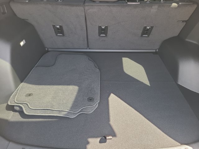 New 2026 Chevrolet Equinox LT w/ Safety and Technology Package FWD image 9