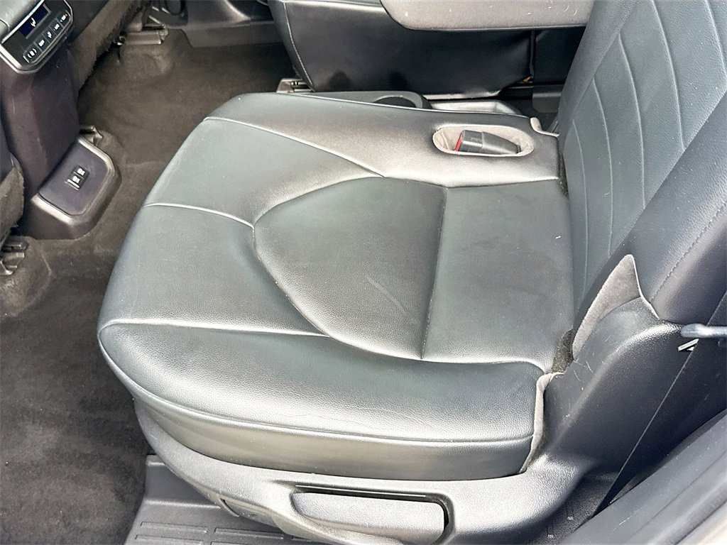 Used 2021 Toyota Highlander XLE image 28