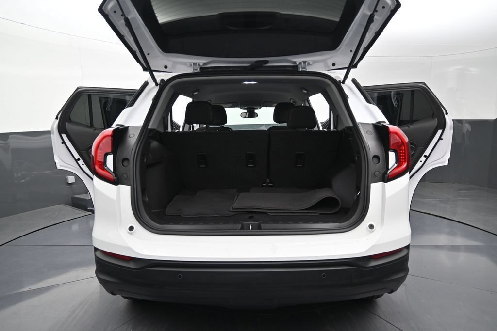 Certified 2024 GMC Terrain SLE w/ Driver Convenience Package FWD image 11