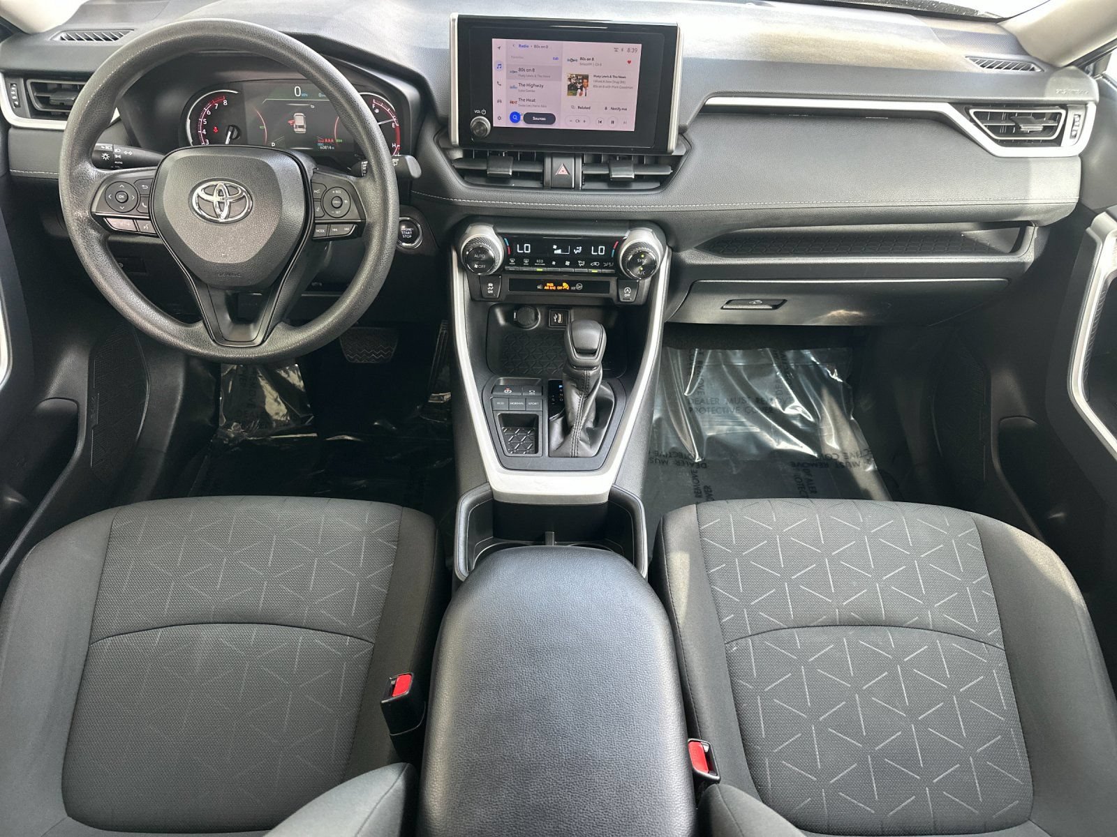Used 2024 Toyota RAV4 XLE FWD image 12