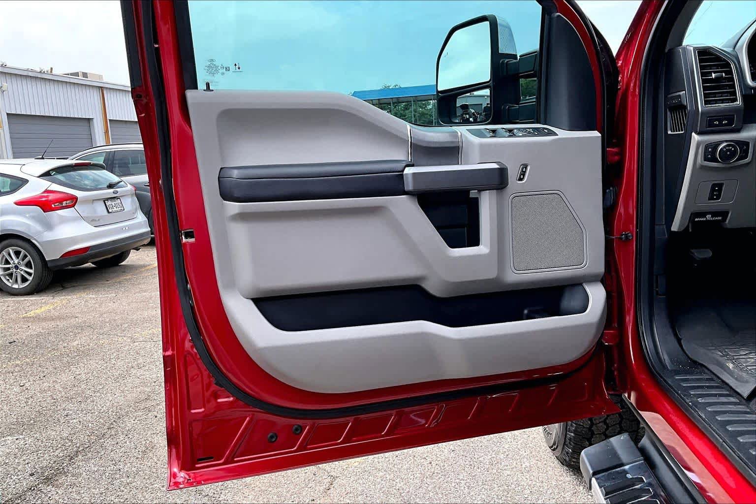 Used 2020 Ford F250 XLT w/ XLT Premium Package AWD/4WD image 22