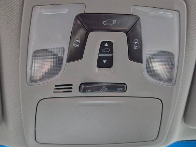 Used 2017 Toyota Sienna XLE image 31