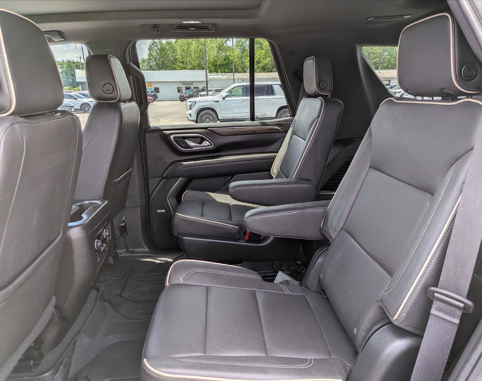 Used 2023 Chevrolet Tahoe Premier AWD/4WD image 22