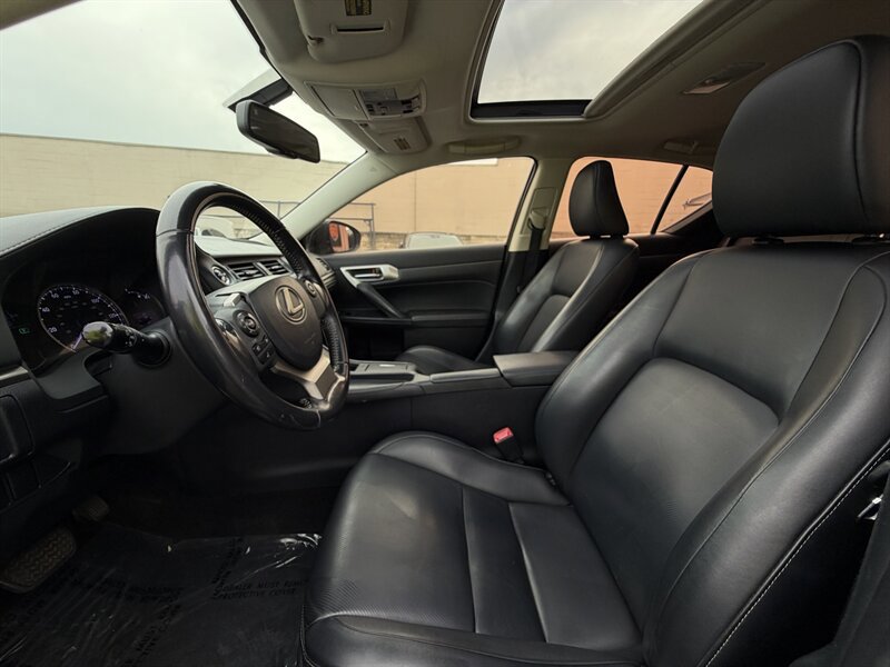 Used 2015 Lexus CT 200h image 32