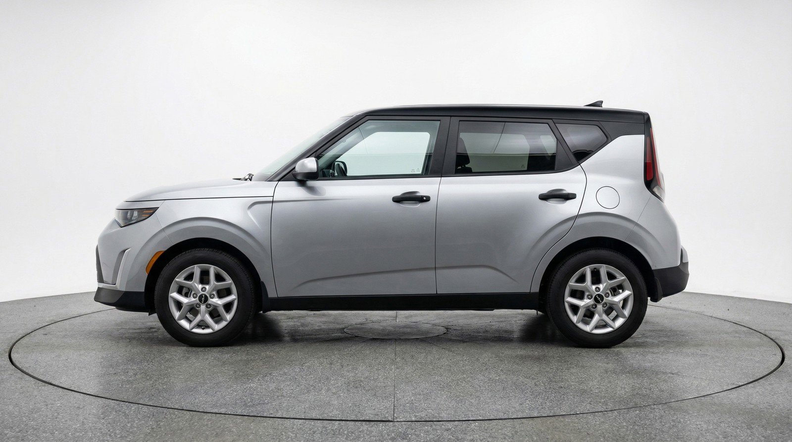Used 2025 Kia Soul LX w/ LX Technology Package FWD image 5