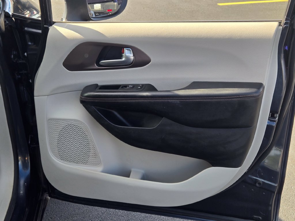 Used 2019 Chrysler Pacifica LX FWD image 7