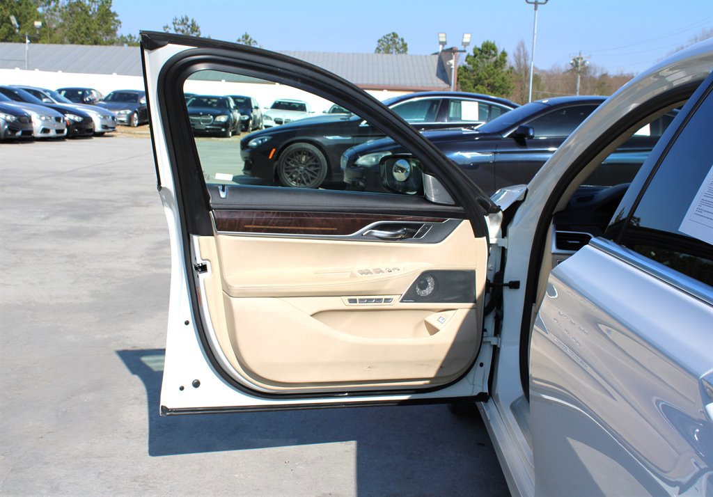 Used 2017 BMW 750i RWD image 40