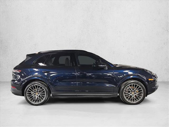 Used 2023 Porsche Cayenne AWD/4WD image 4