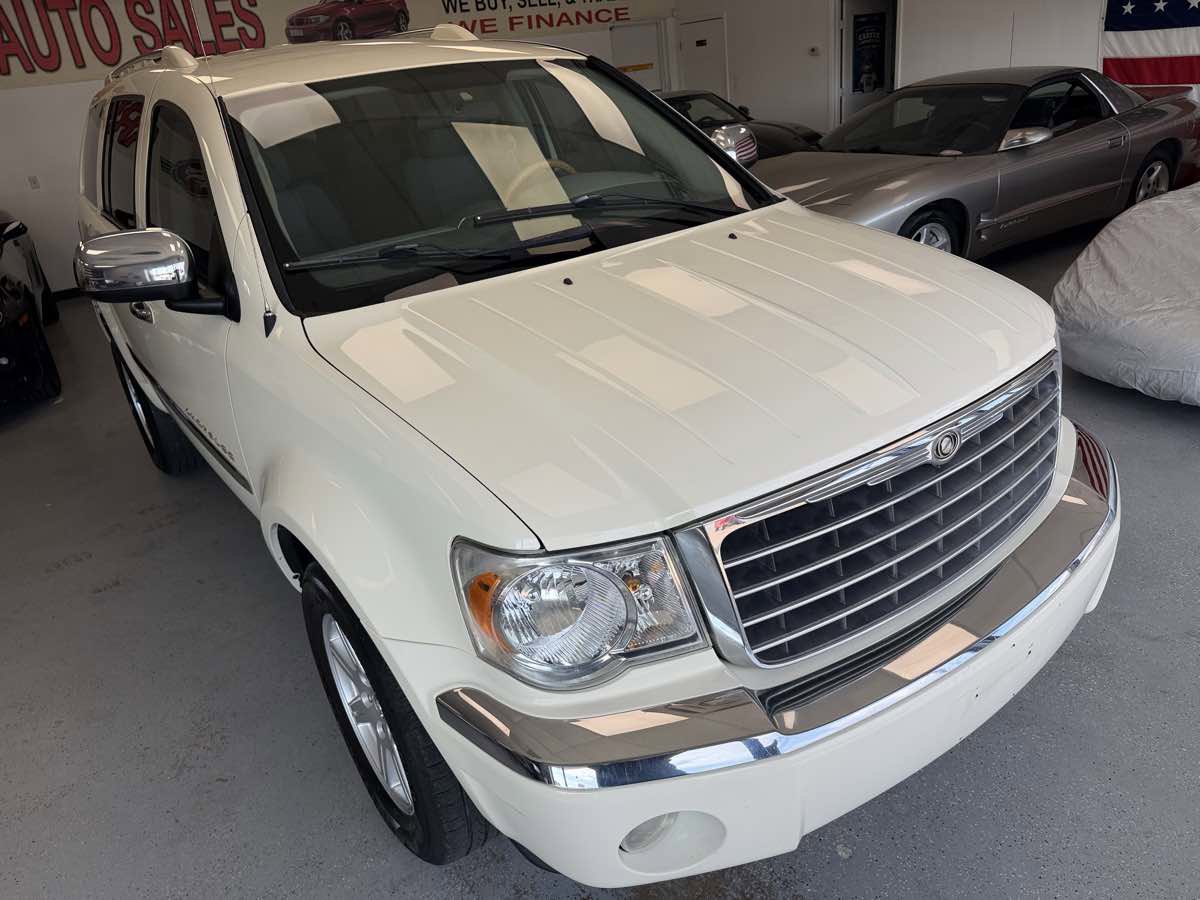 Used 2007 Chrysler Aspen Limited RWD image 9