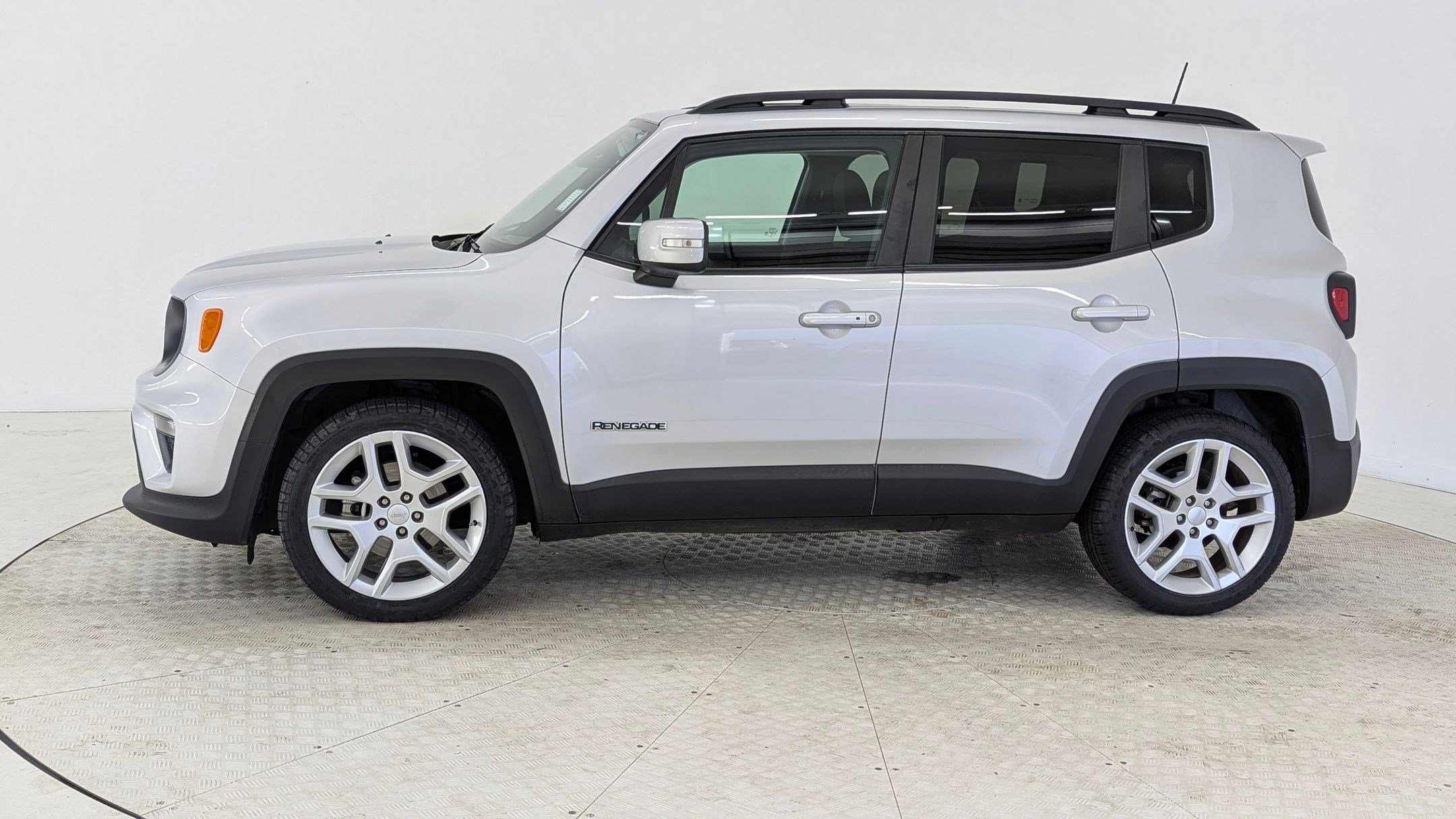 Used 2021 Jeep Renegade Latitude image 2