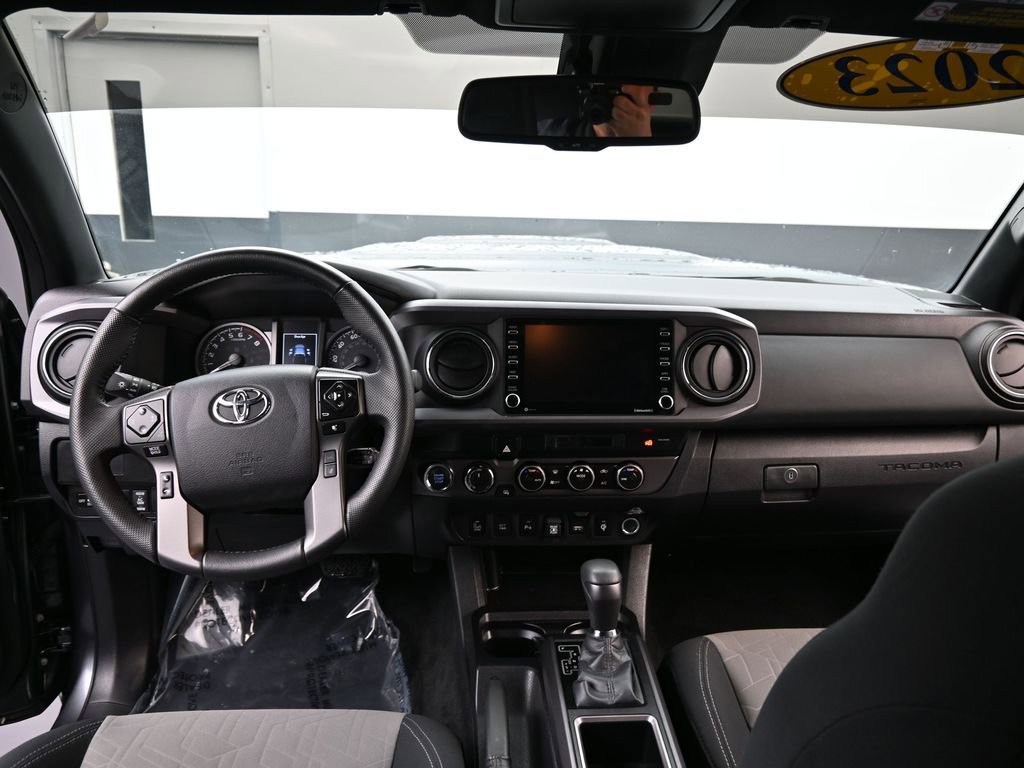 Used 2023 Toyota Tacoma TRD Sport w/ Technology Package image 9