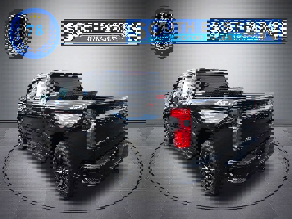 Used 2020 Chevrolet Silverado 1500 Custom w/ Custom Value Package image 5