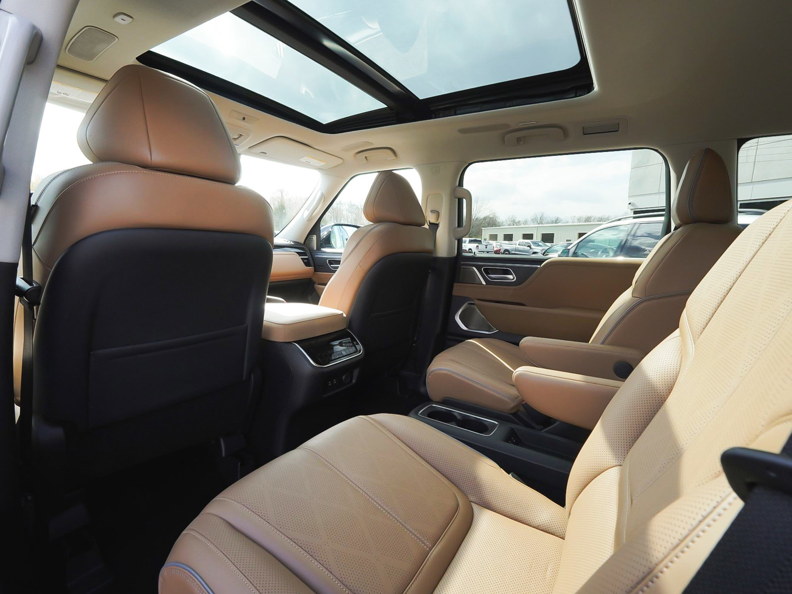 Used 2025 INFINITI QX80 Sensory AWD/4WD image 38