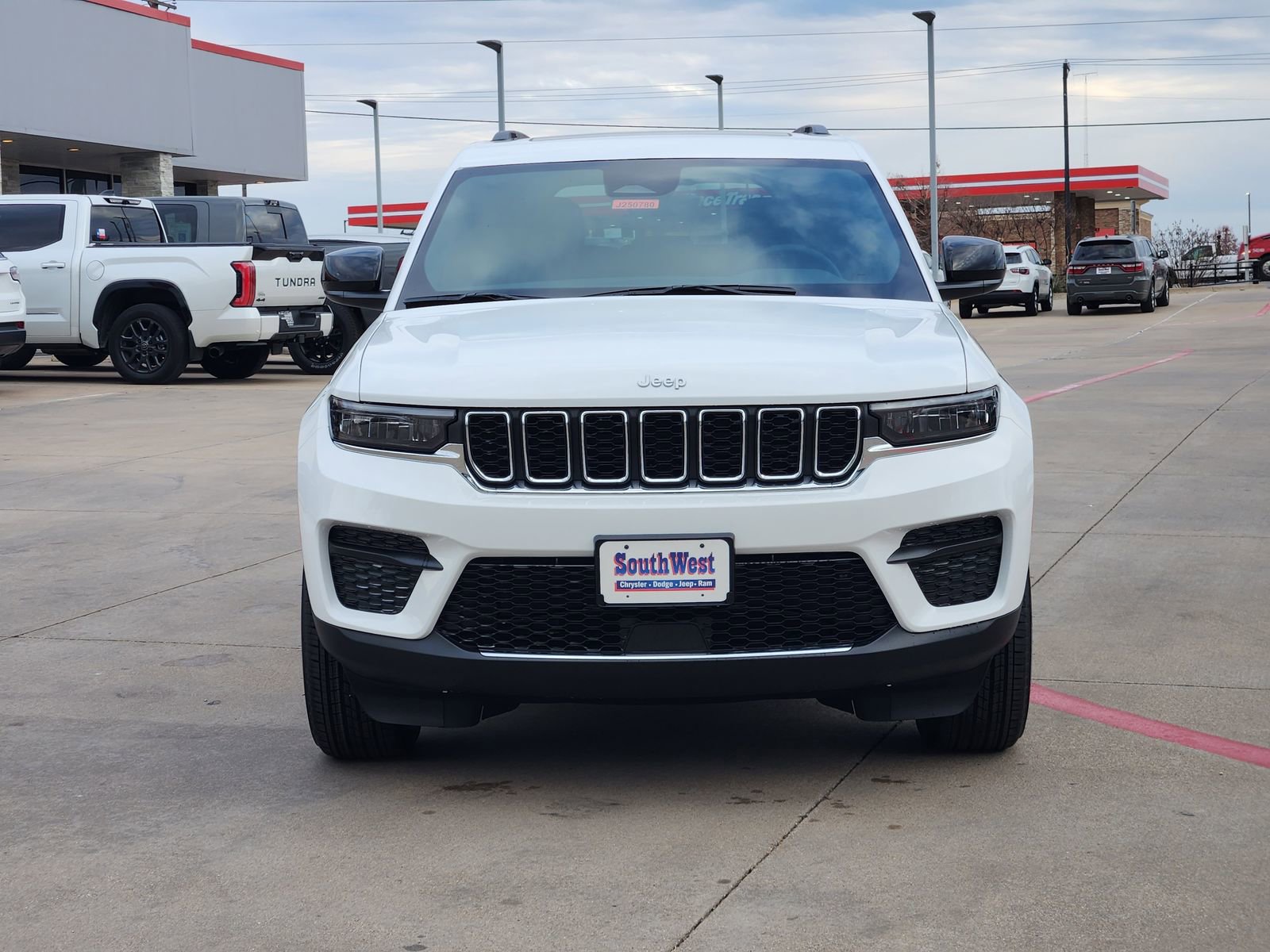 New 2025 Jeep Grand Cherokee Laredo X image 6