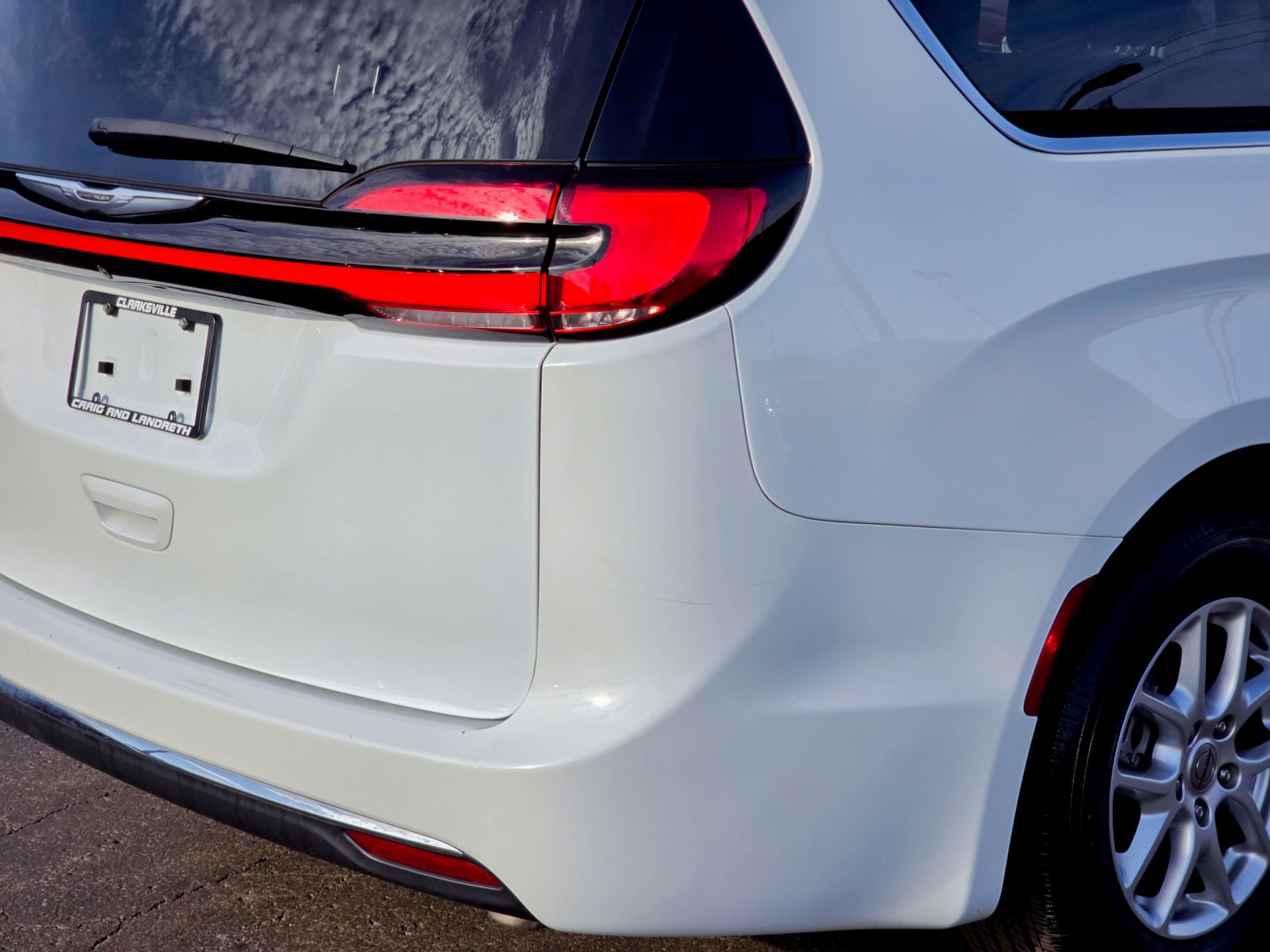 Used 2022 Chrysler Pacifica Touring-L image 21