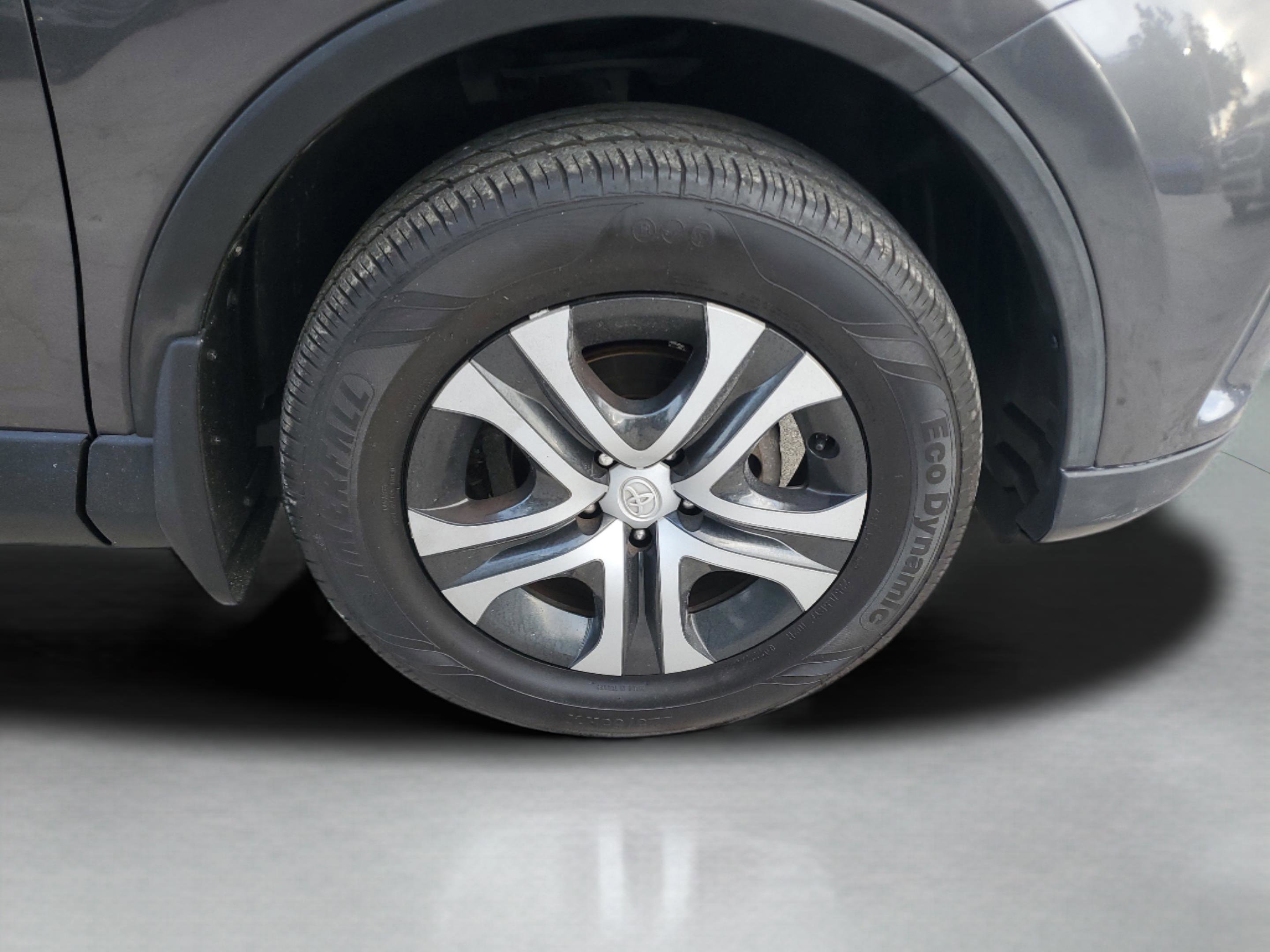 Used 2016 Toyota RAV4 LE image 33