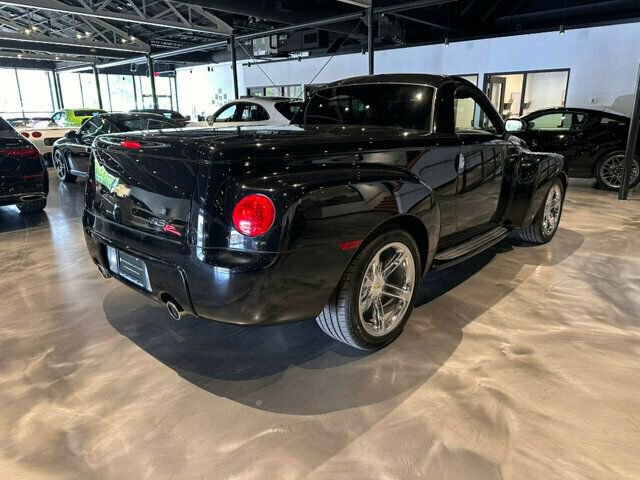 Used 2006 Chevrolet SSR w/ Preferred Equipment Group RWD image 8