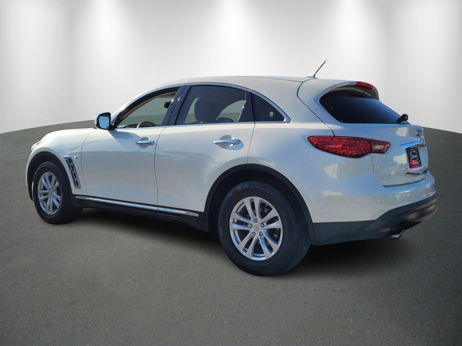 Used 2017 INFINITI QX70 2WD image 5