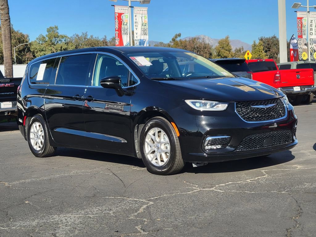 Used 2024 Chrysler Pacifica Touring-L image 35