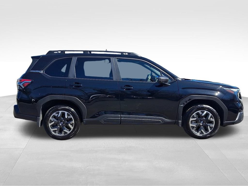 Used 2025 Subaru Forester Premium image 7