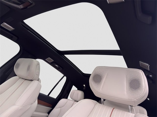 Used 2026 Cadillac Vistiq Sport image 31