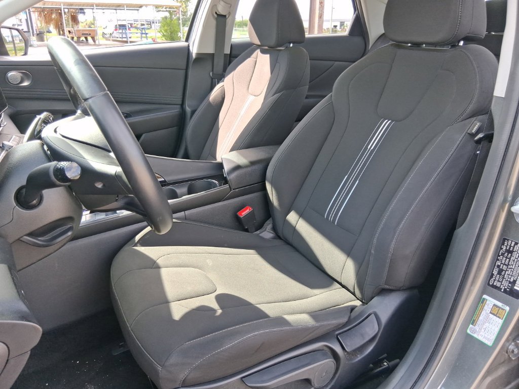 Used 2025 Hyundai Elantra SEL FWD image 10