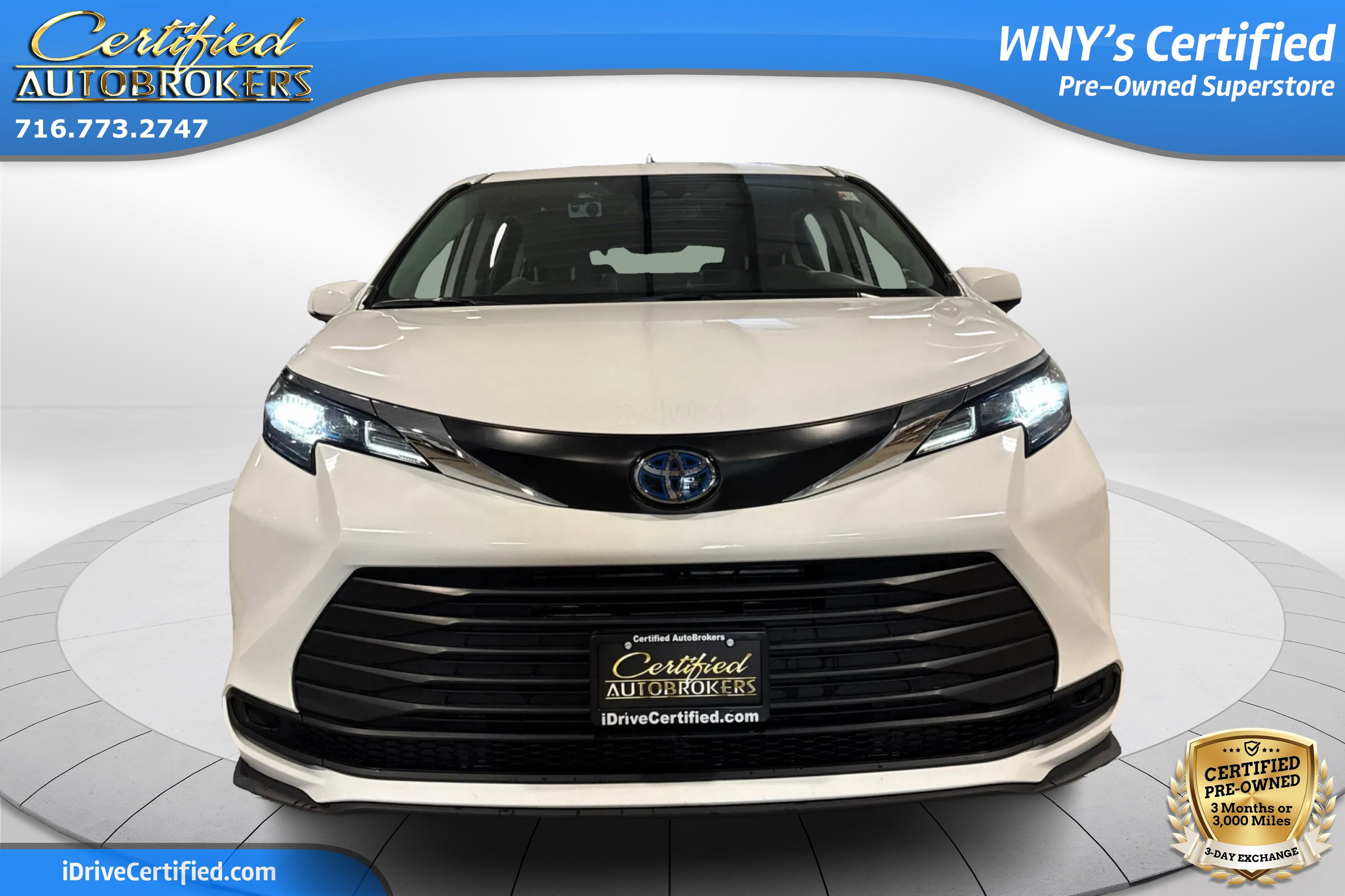 Used 2024 Toyota Sienna LE image 2