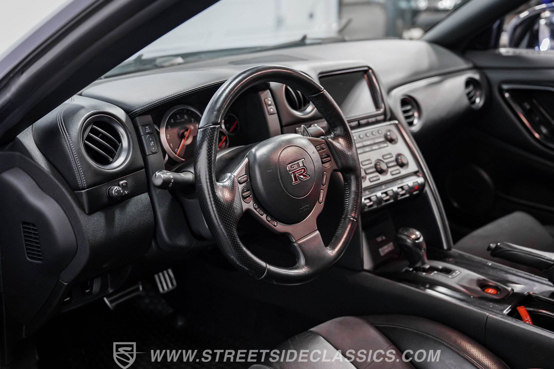 Used 2013 Nissan GT-R Premium image 4