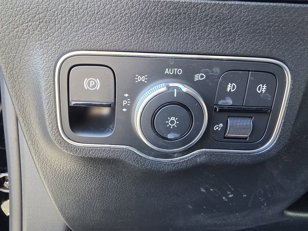 Certified 2025 Mercedes-Benz GLA 250 4MATIC image 32