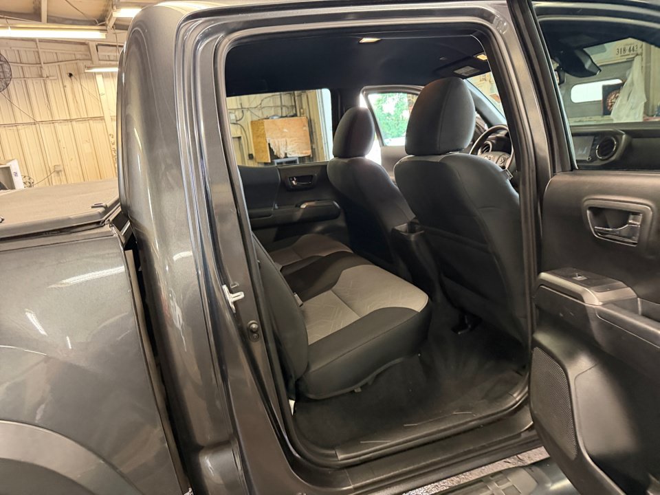 Used 2023 Toyota Tacoma TRD Off-Road w/ Technology Package AWD/4WD image 33
