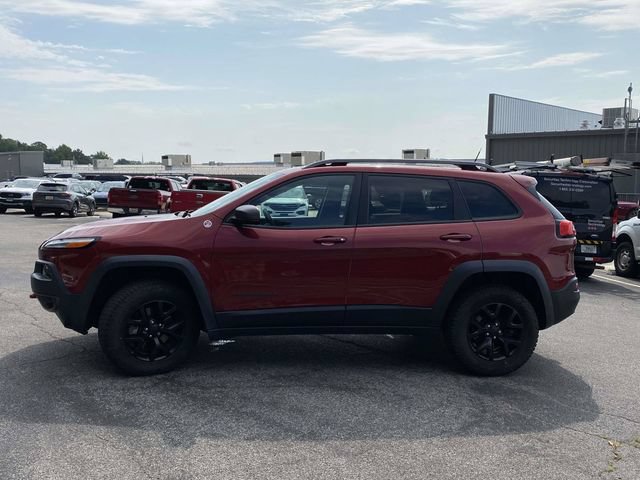 Used 2017 Jeep Cherokee Trailhawk AWD/4WD image 32