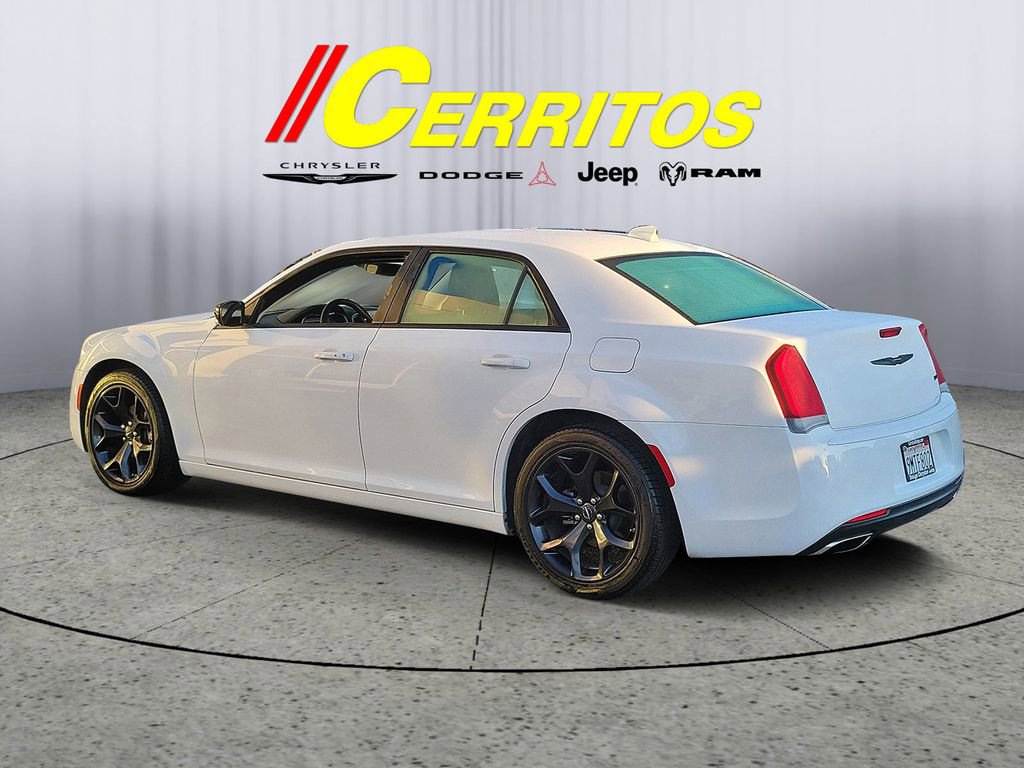Used 2023 Chrysler 300 Touring w/ Sport Appearance Package image 2