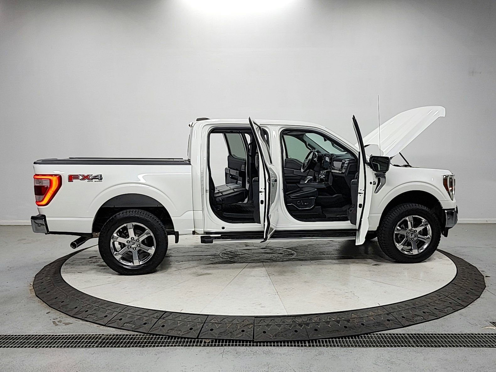 Used 2021 Ford F150 Lariat w/ Equipment Group 502A High AWD/4WD image 16