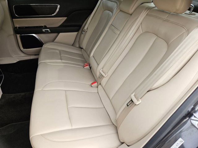 Used 2017 Lincoln Continental Premiere image 18