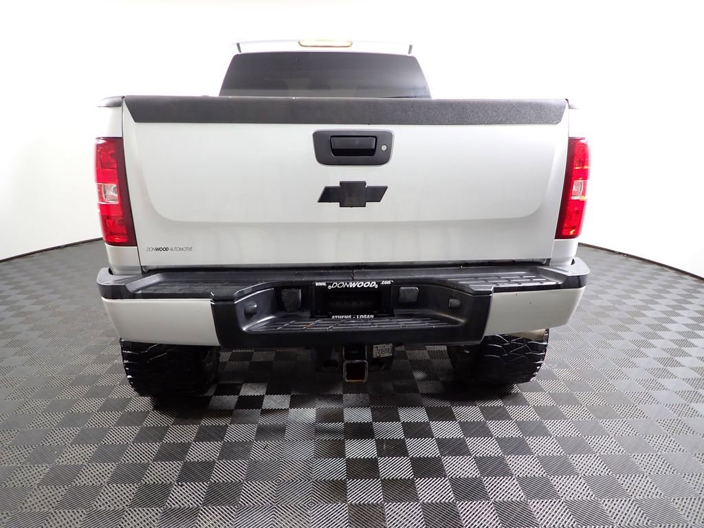 Used 2011 Chevrolet Silverado 2500 LT w/ Interior Plus Package image 13