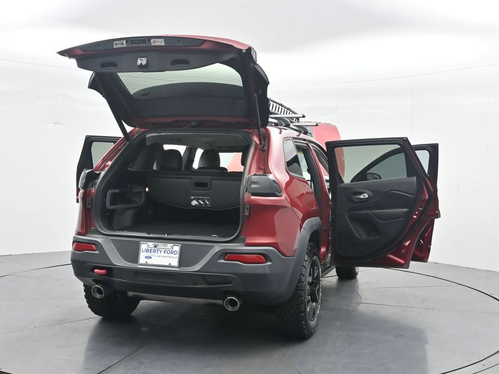 Used 2016 Jeep Cherokee Trailhawk w/ Comfort/Convenience Group AWD/4WD image 44
