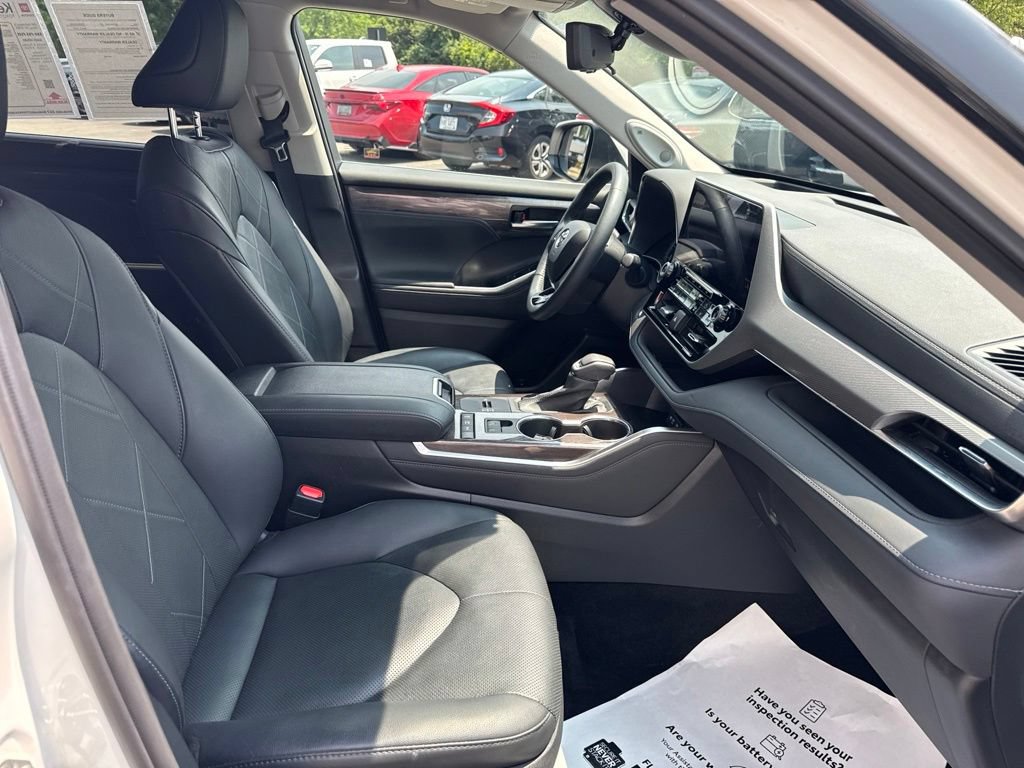 Certified 2020 Toyota Highlander Platinum AWD/4WD image 36