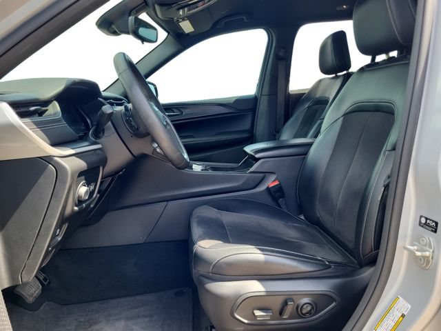 Used 2023 Jeep Grand Cherokee Altitude RWD image 11
