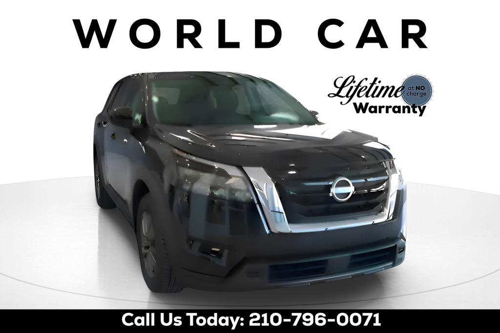 Used 2025 Nissan Pathfinder S image 1