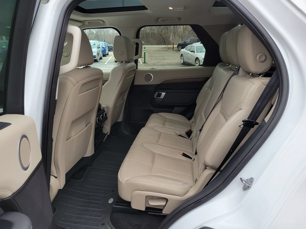 Used 2017 Land Rover Discovery HSE AWD/4WD image 23