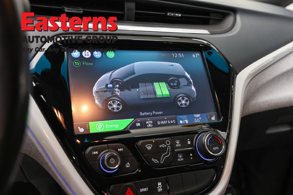 Used 2018 Chevrolet Bolt Premier w/ Driver Confidence II Package FWD image 19