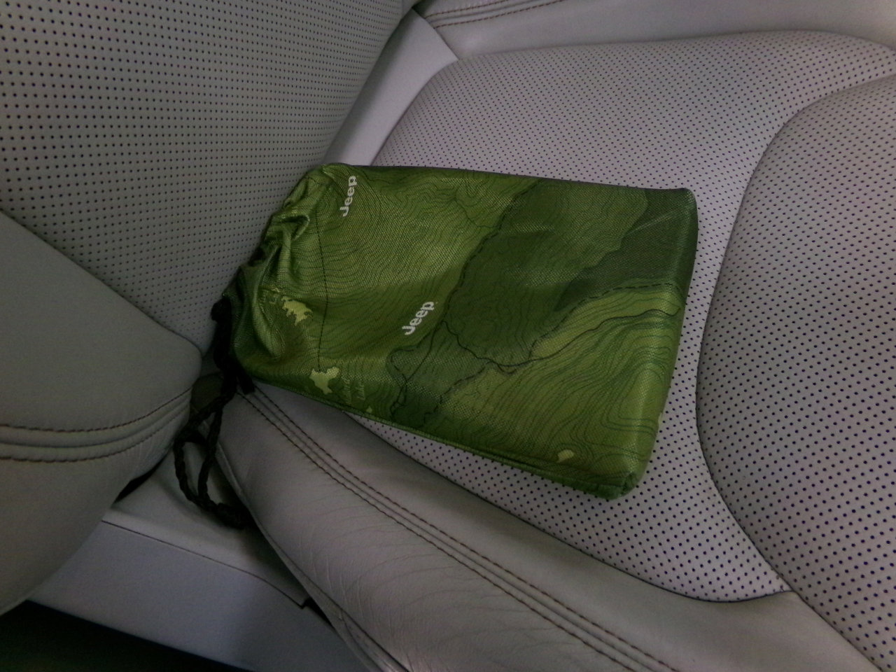 Used 2019 Jeep Cherokee Limited image 18