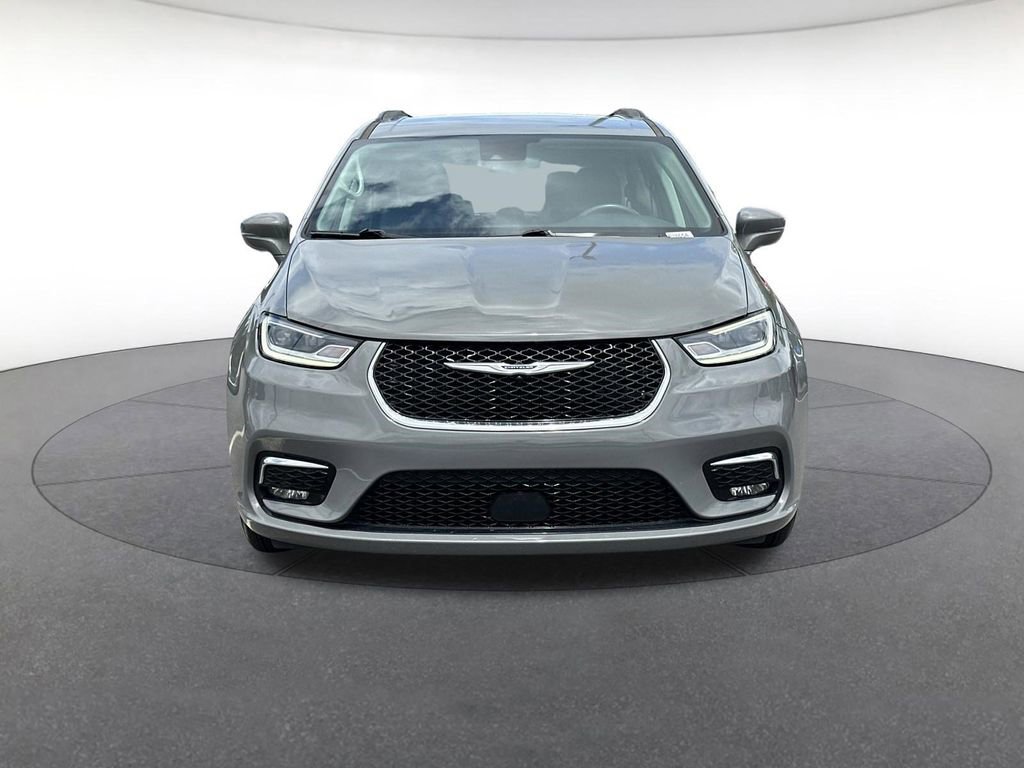 Used 2022 Chrysler Pacifica Touring-L FWD image 9
