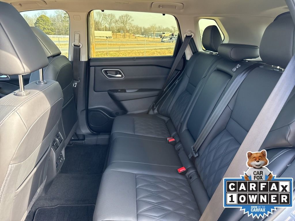 Used 2025 Nissan Rogue Platinum w/ Platinum Premium Package image 11
